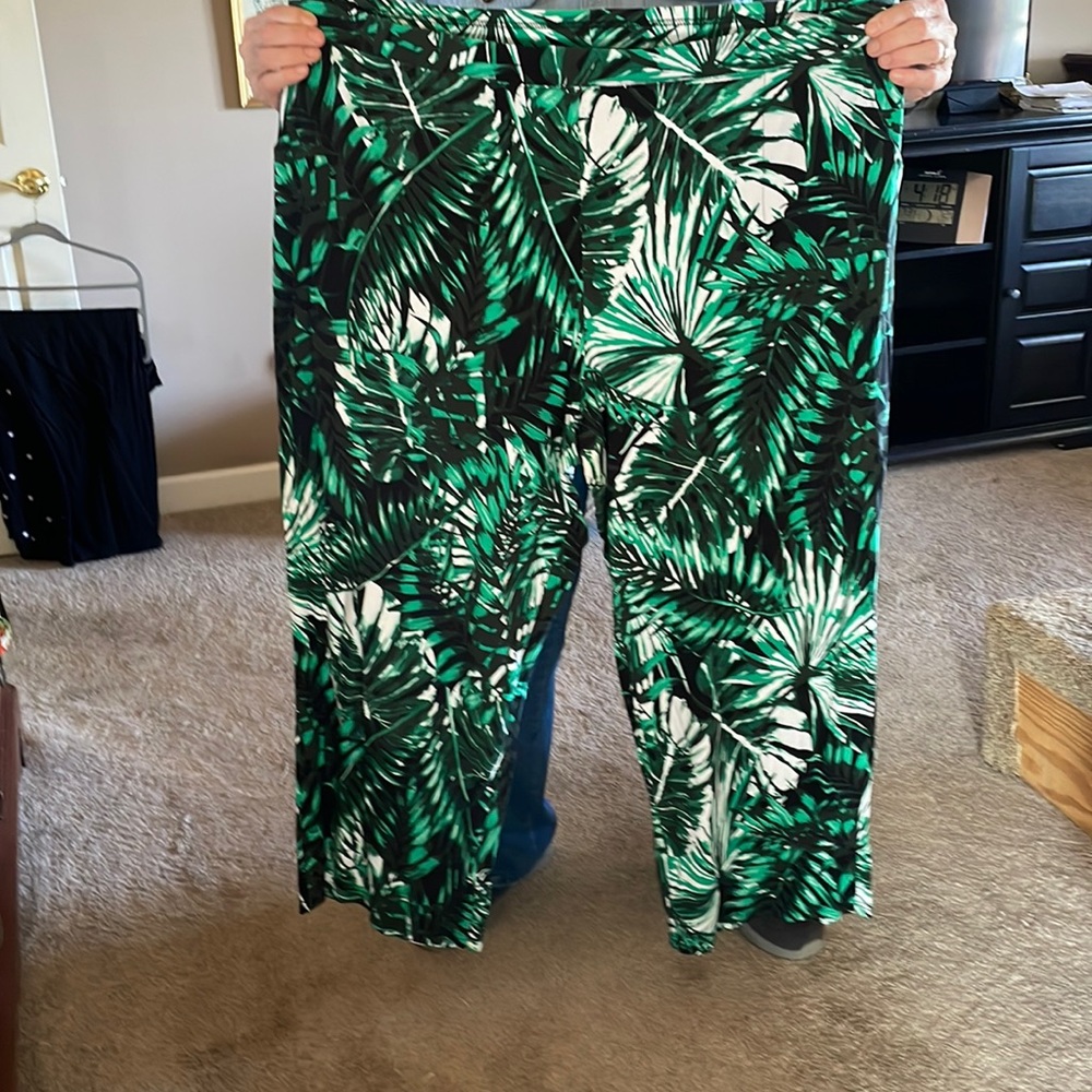 3X capris. Green, black, and white.